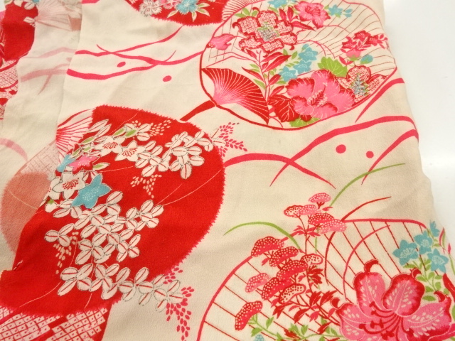 アンティーク　錦紗団扇に草花模様はぎれ